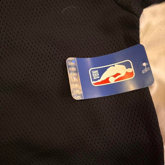 Nwt black and grey mesh Philadelphia 76ers crop tee, large - Picture 2 of 6